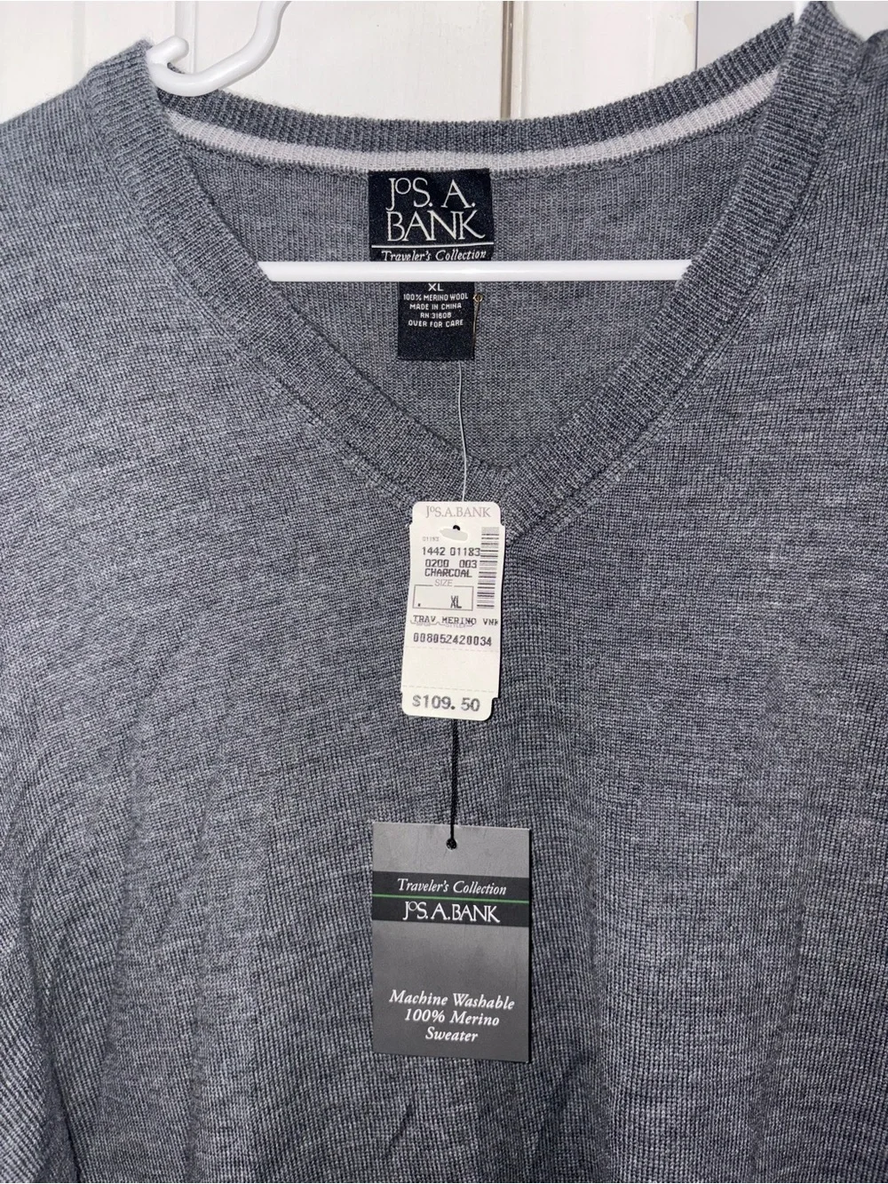 NWT Jos. A. Bank Traveler Merino Wool Charcoal V-Neck Sweater